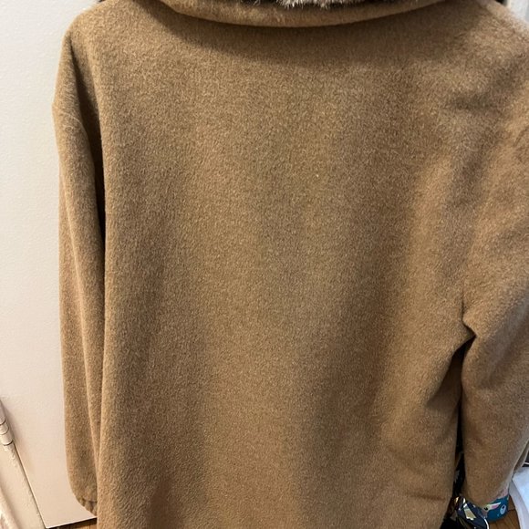 Women's Fur Collar Coat - Picture 4 of 6